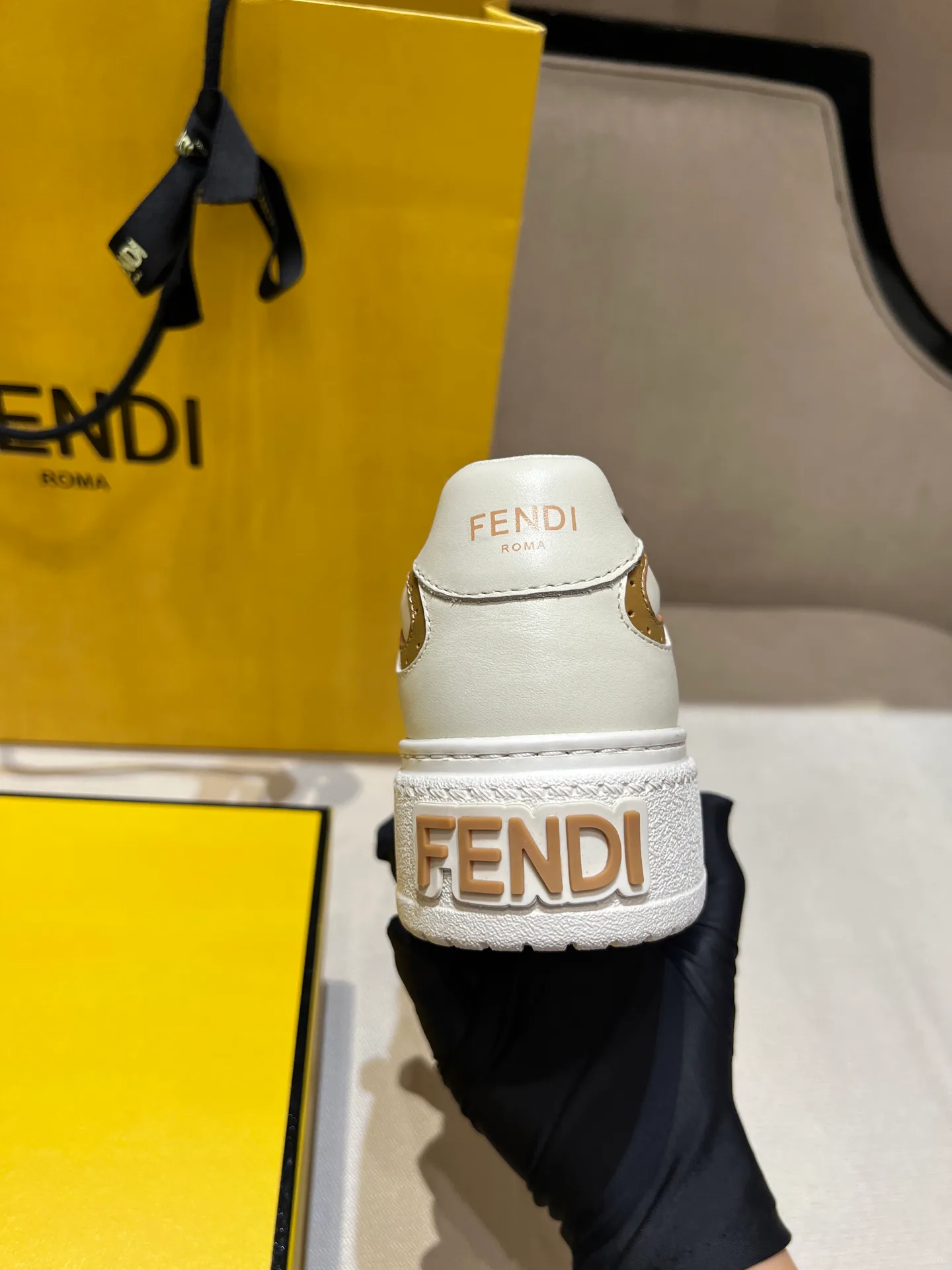 Women's Sneakers FENDI 18020641