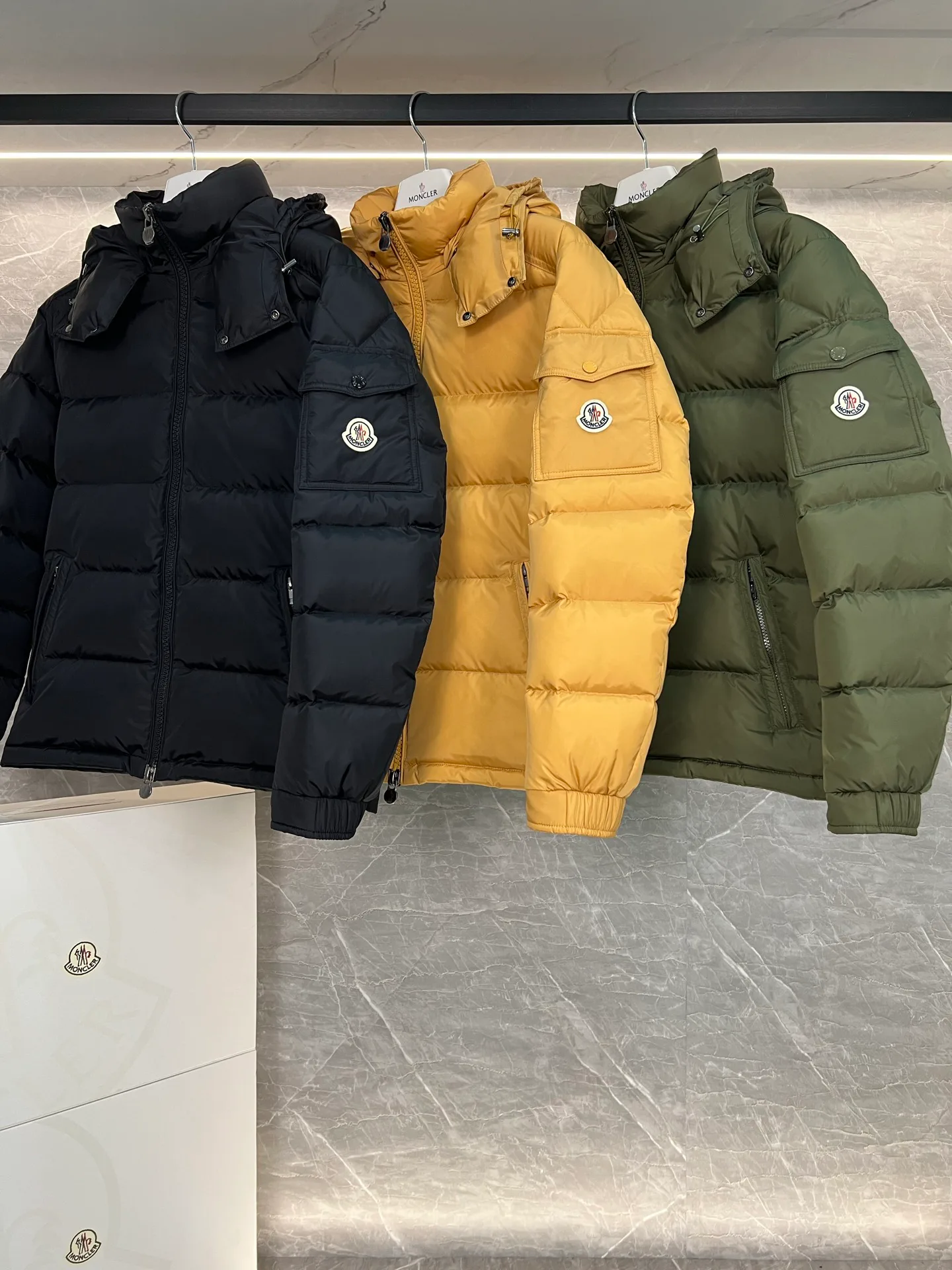 Куртки И Пуховики Мужские Moncler 18599876