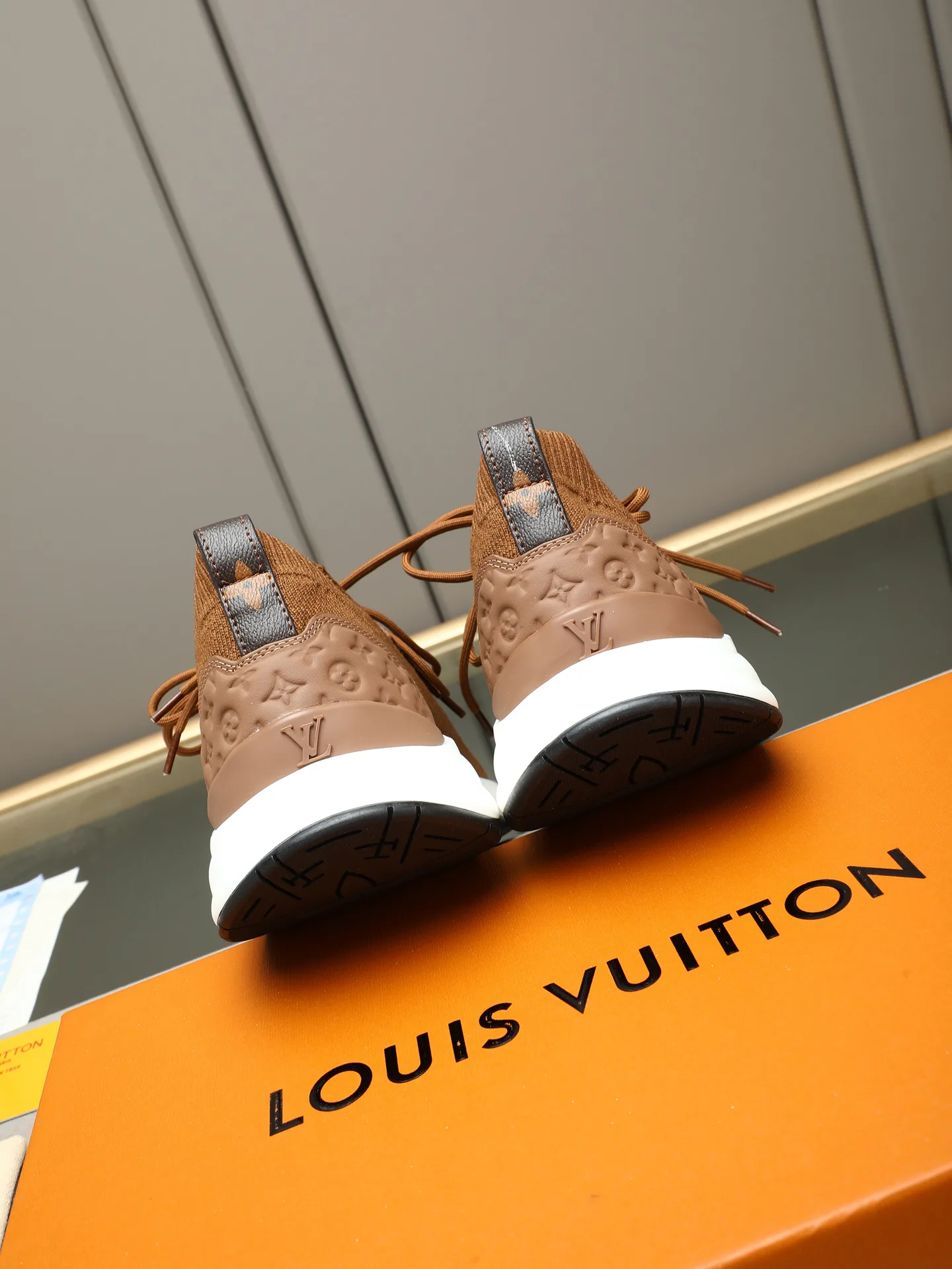Men's Sneakers LOUIS VUITTON 17947272