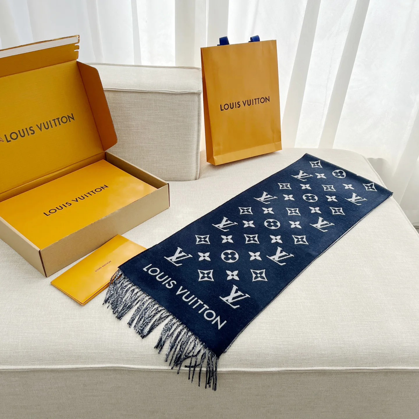 Scarves LOUIS VUITTON 18462785