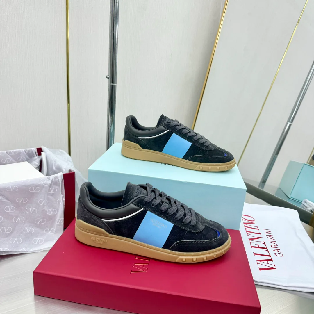 Women's Sneakers VALENTINO 17904310