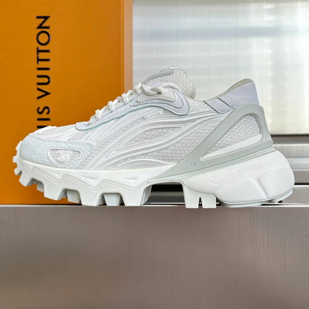 Women's Sneakers LOUIS VUITTON 17950391