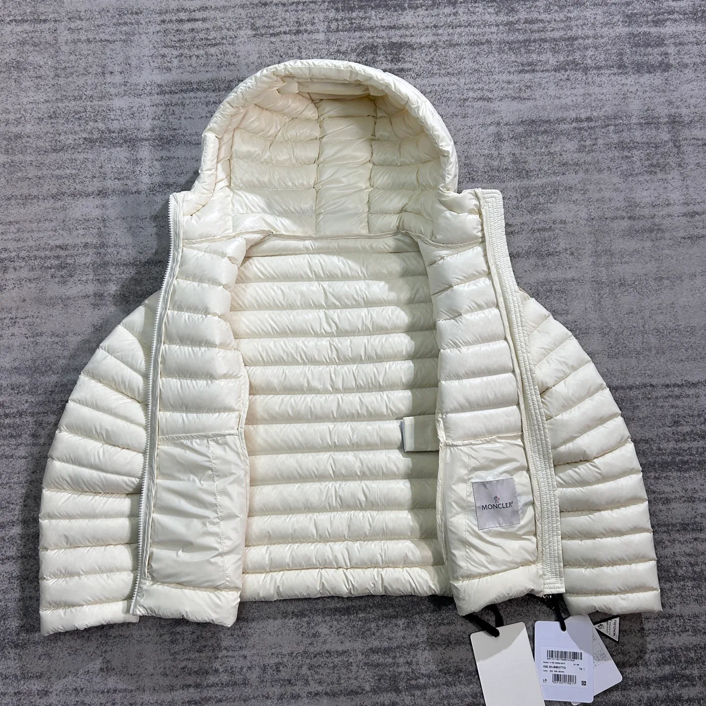 Women's Jackets And Down Jackets MONCLER 18133812