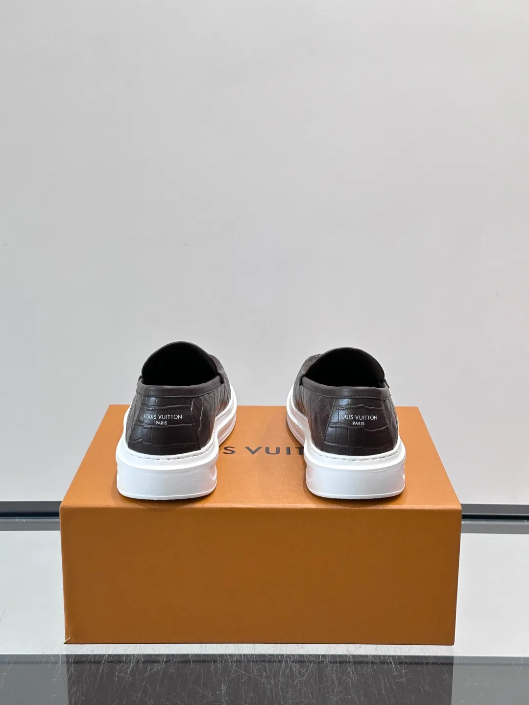 Men's Loafers And Dress Shoes LOUIS VUITTON 17806106