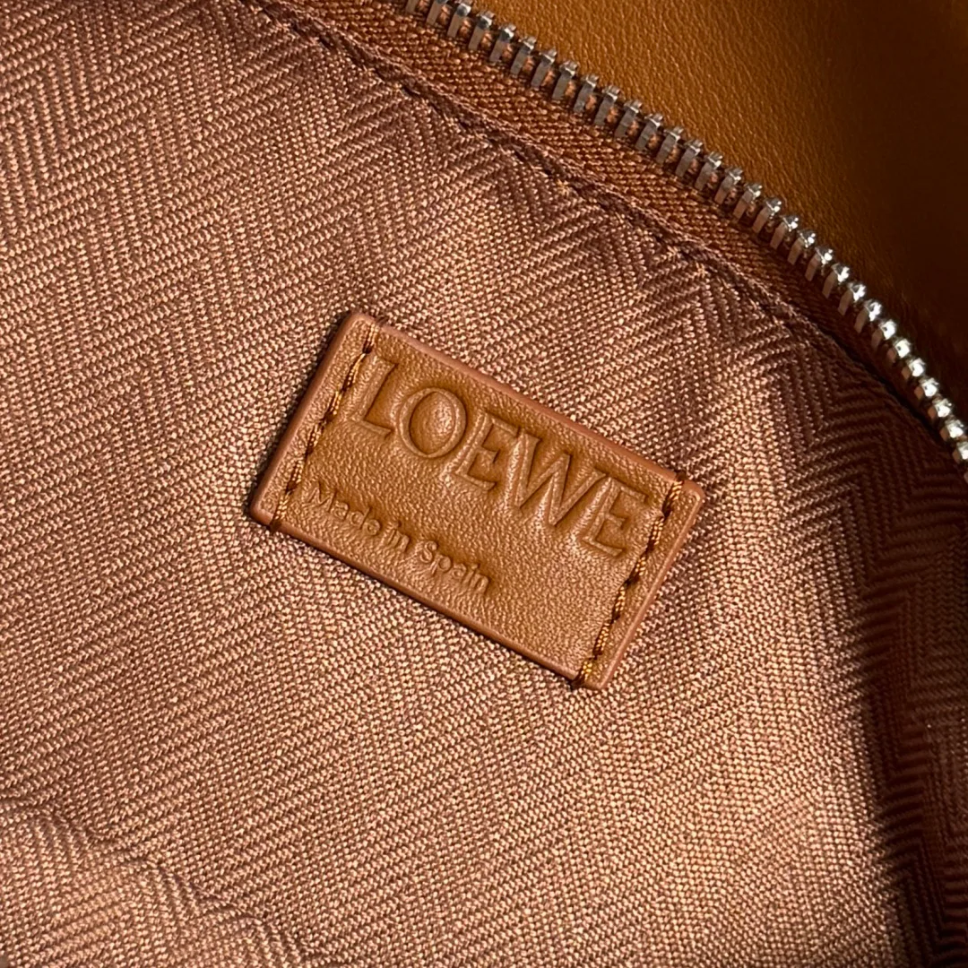Women's Classic Handbags LOEWE 18330767