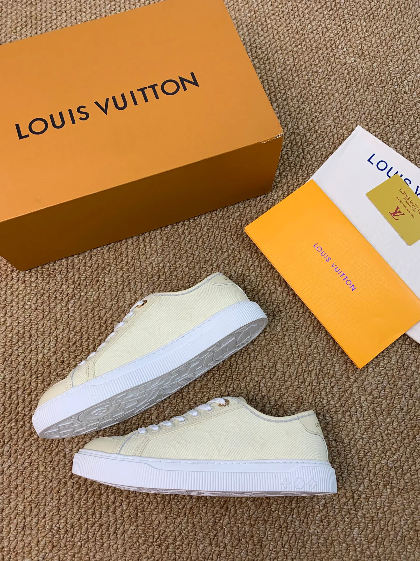Women's Sneakers LOUIS VUITTON 17545207