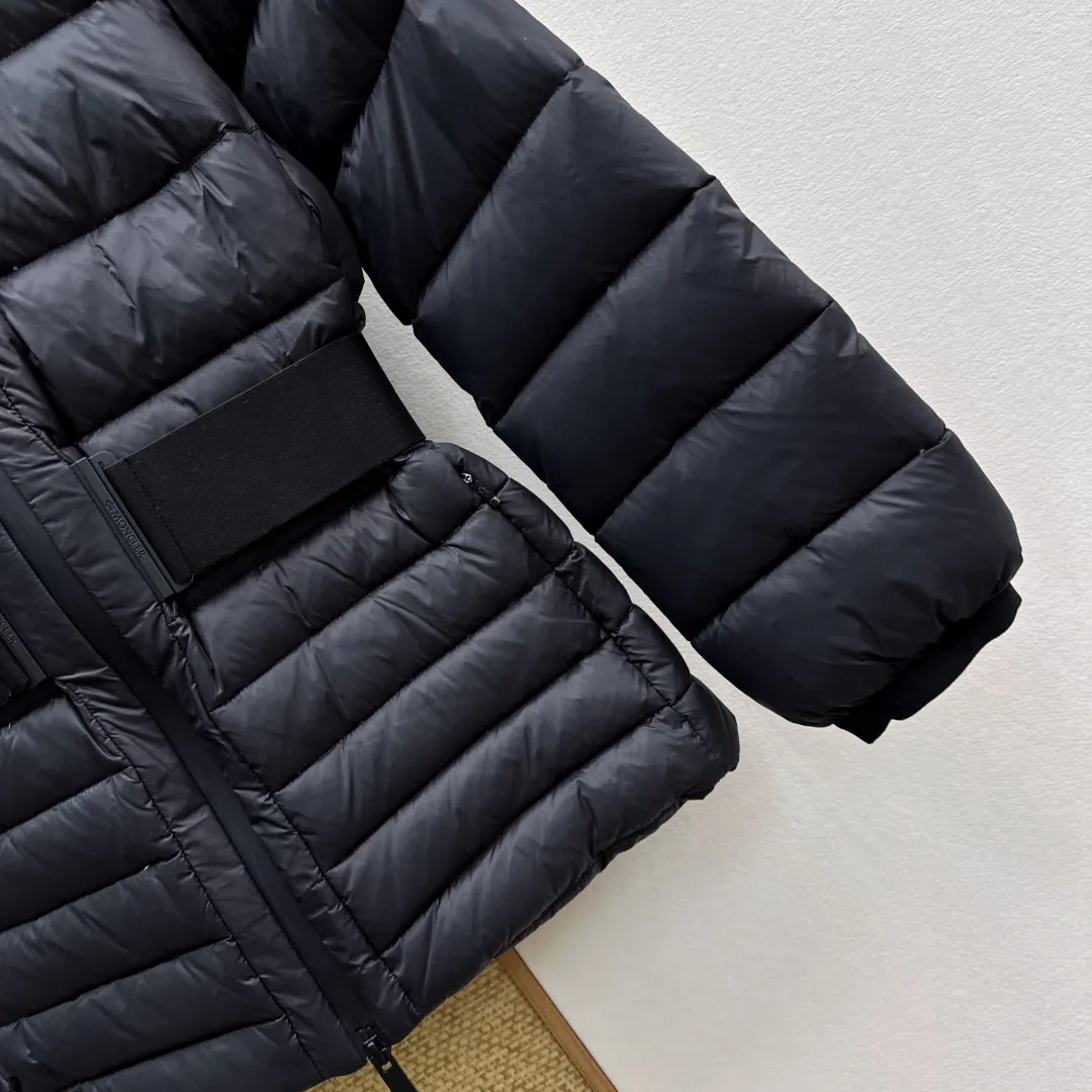 Women's Jackets And Down Jackets MONCLER 18345002