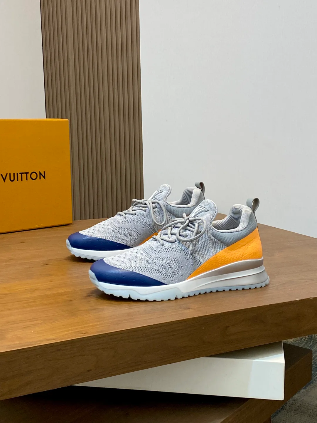 Men's Sneakers LOUIS VUITTON 18078944