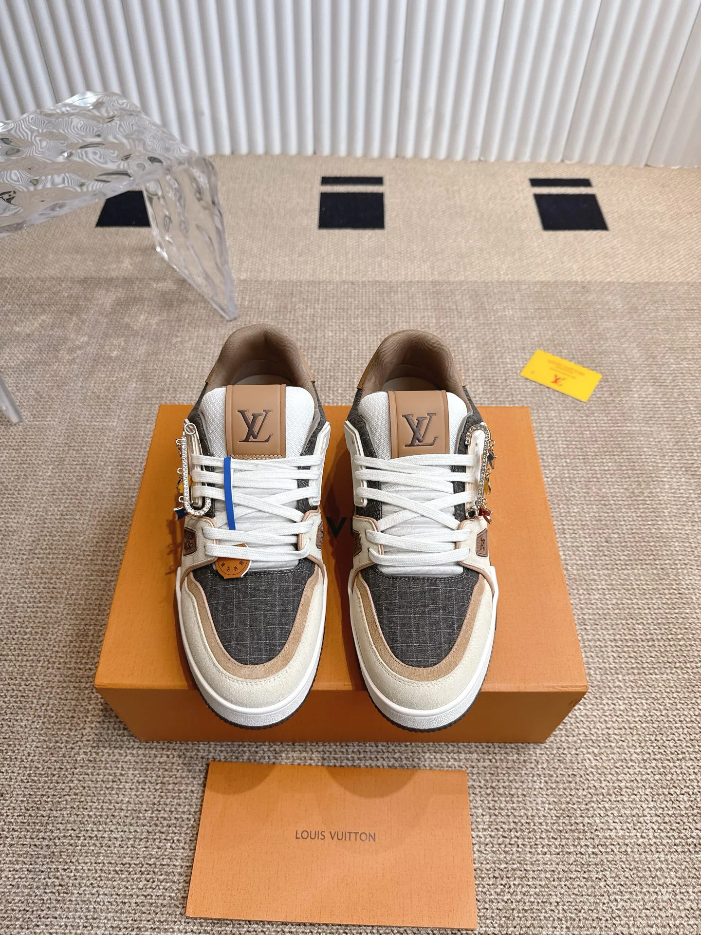 Women's Sneakers LOUIS VUITTON 18324760