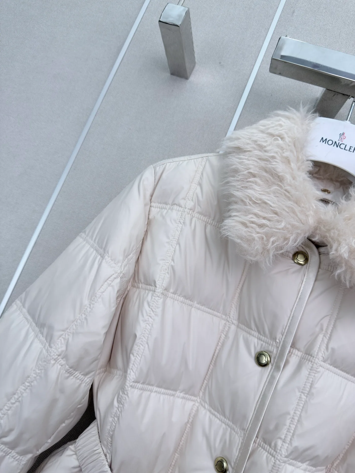 Women's Jackets And Down Jackets MONCLER 18407984