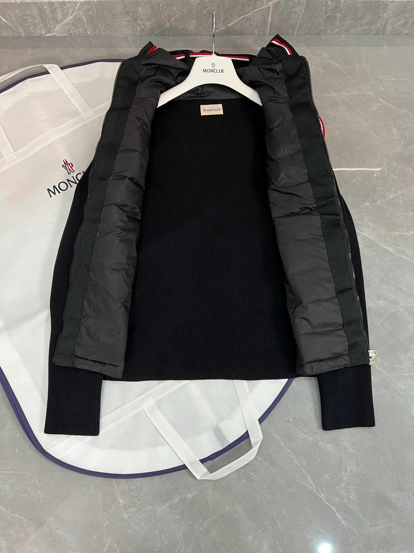 Куртки И Пуховики Мужские Moncler 18599824