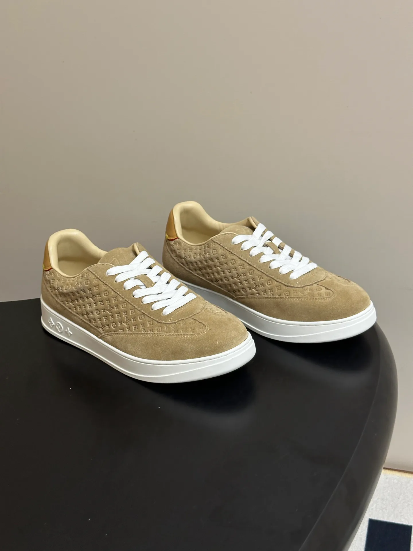 Men's Sneakers LOUIS VUITTON 18340910