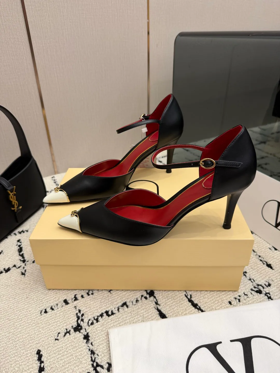 Women's Heels VALENTINO 17937567