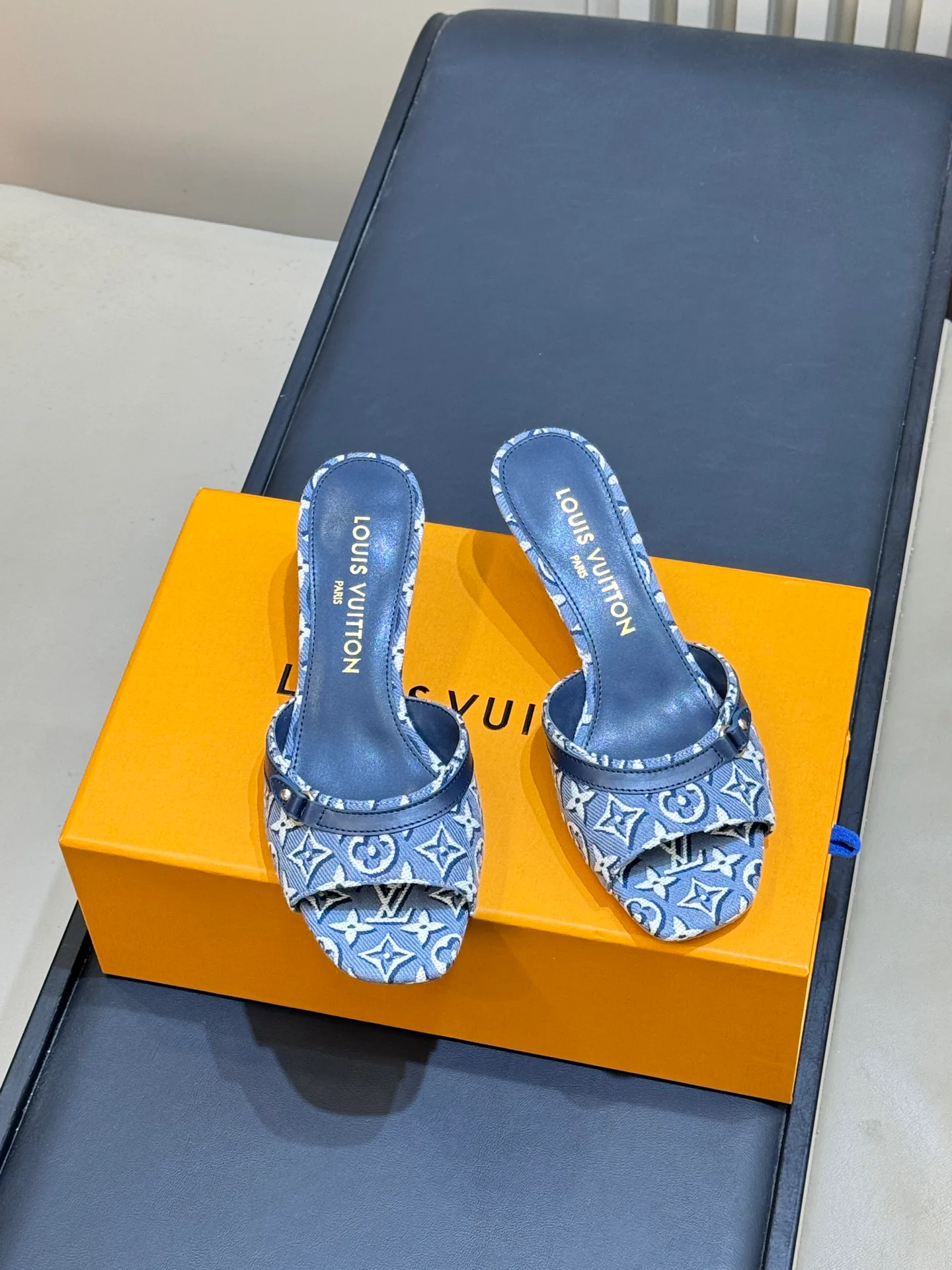 Women's Open-Toe Sandals LOUIS VUITTON 18073177