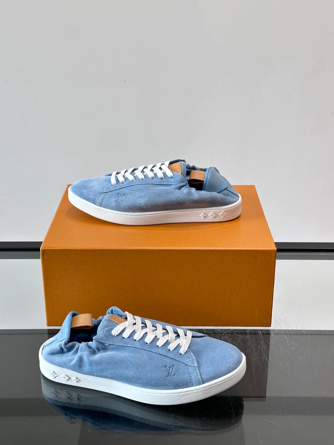 Men's Sneakers LOUIS VUITTON 18263699