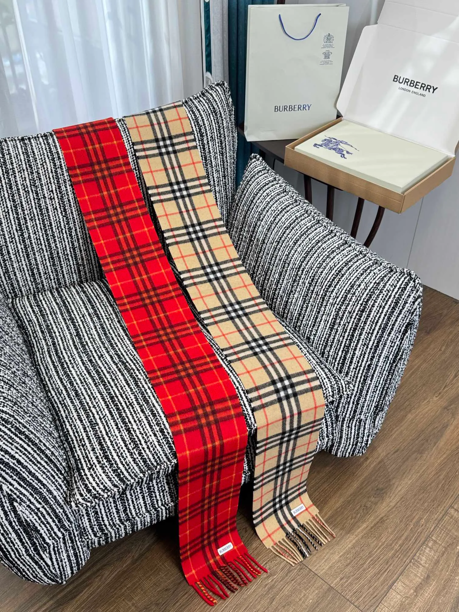 Scarves BURBERRY 18287396