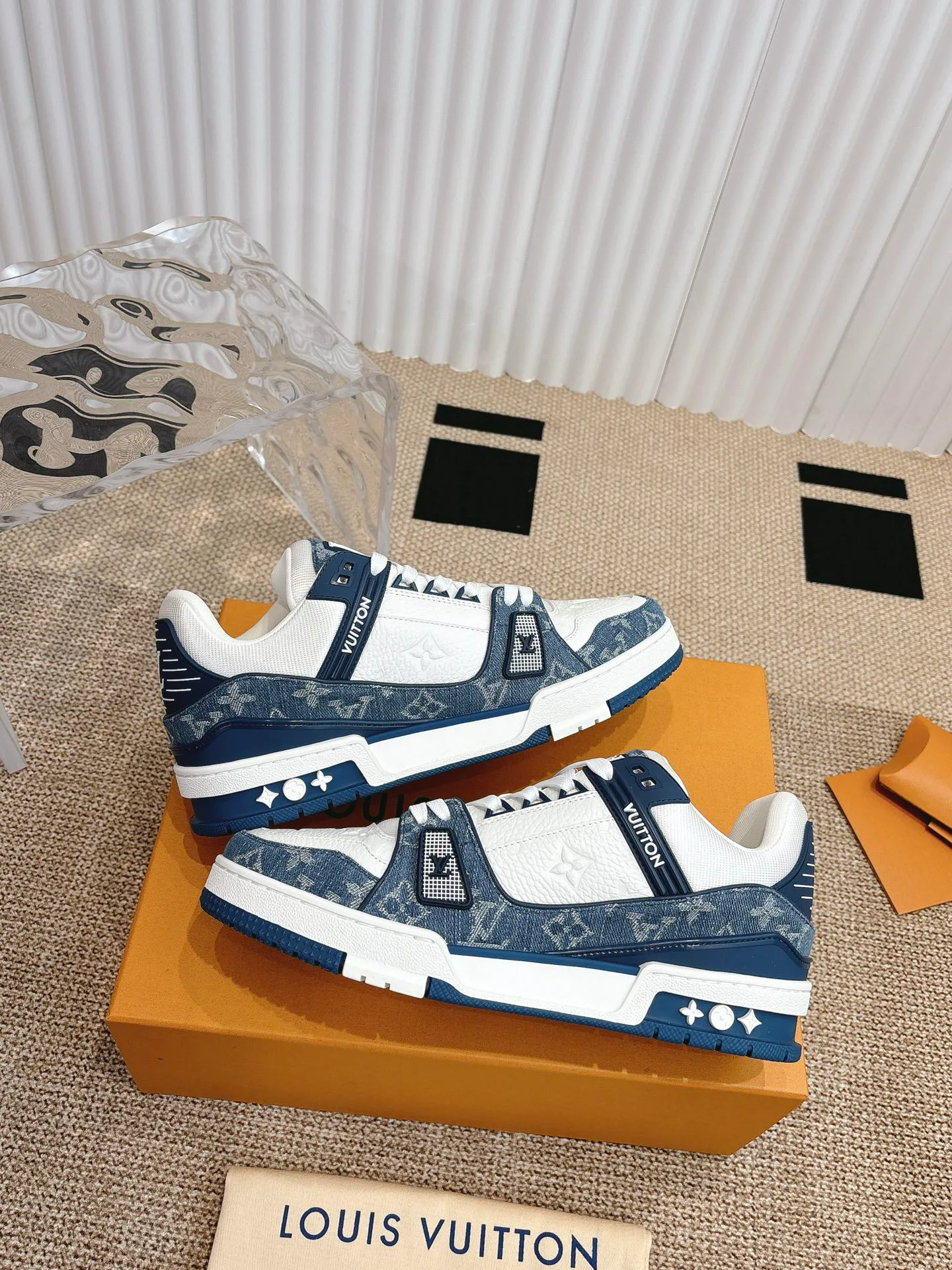 Women's Sneakers LOUIS VUITTON 18324774