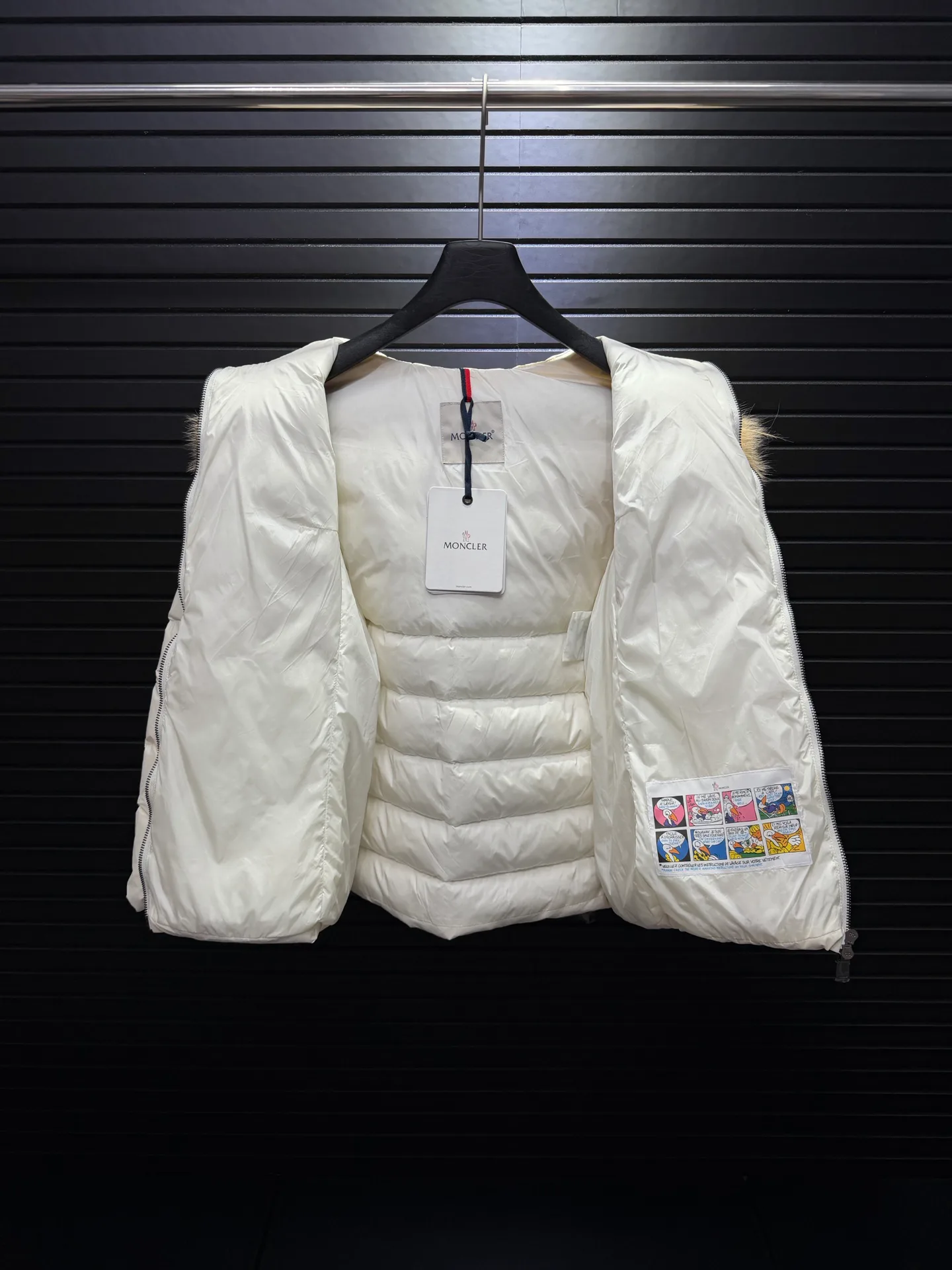 Women's Jackets And Down Jackets MONCLER 17829903