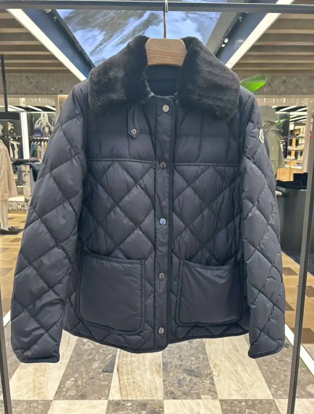 Women's Jackets And Down Jackets MONCLER 17880217