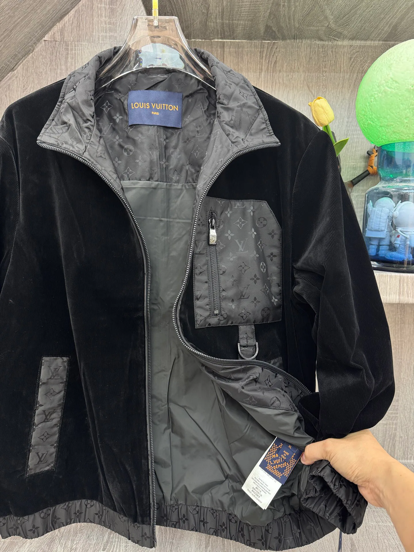 Men's Jackets And Down Jackets LOUIS VUITTON 18140191