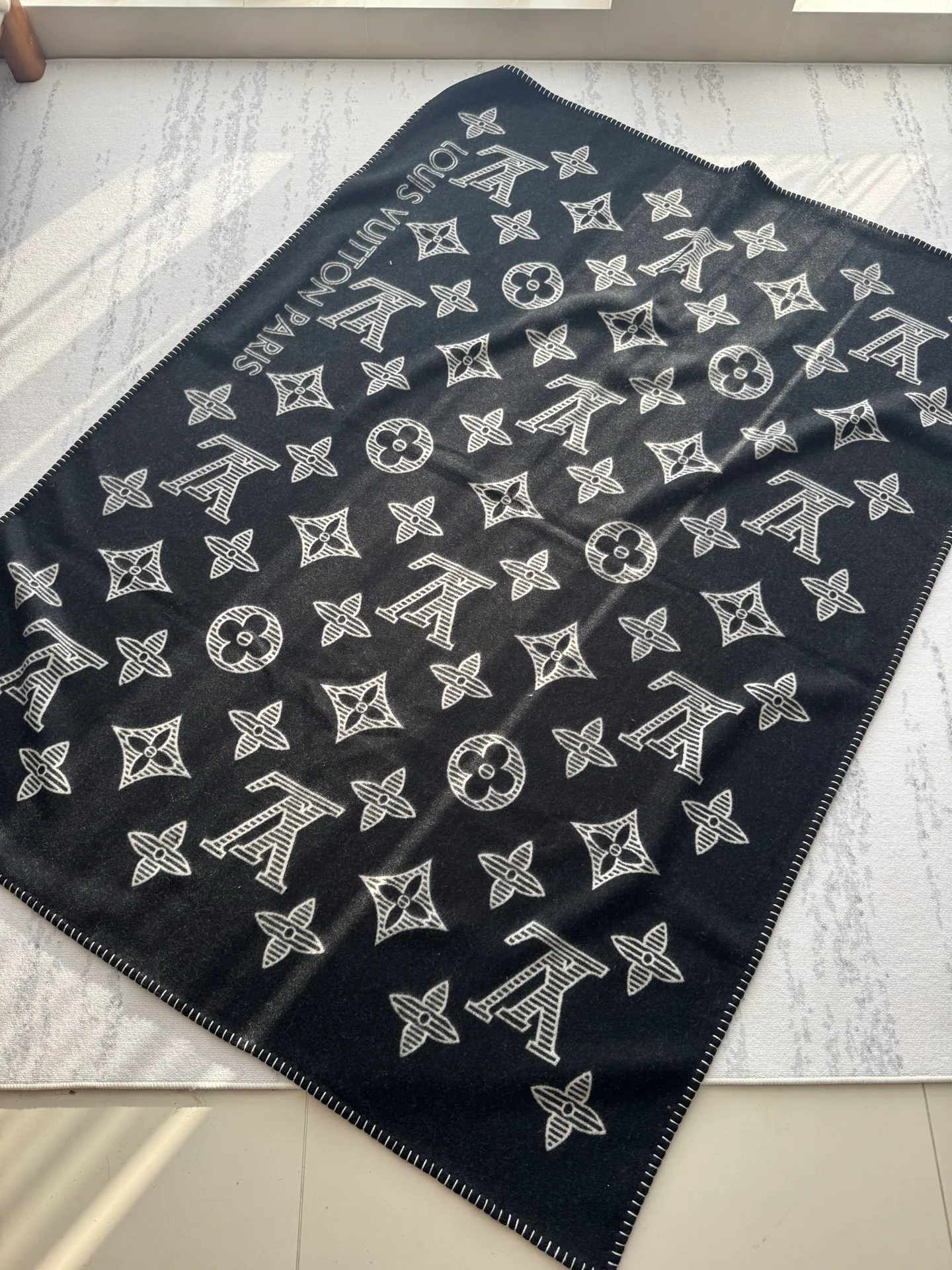 Textiles LOUIS VUITTON 18361612