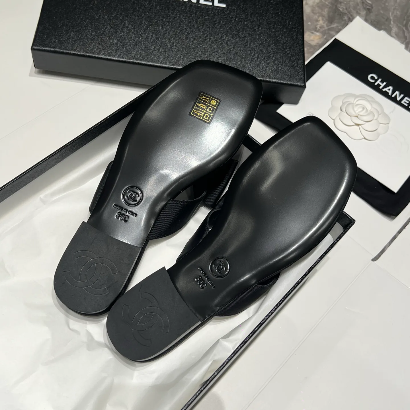 Women's Flip-Flops CHANEL 17693142