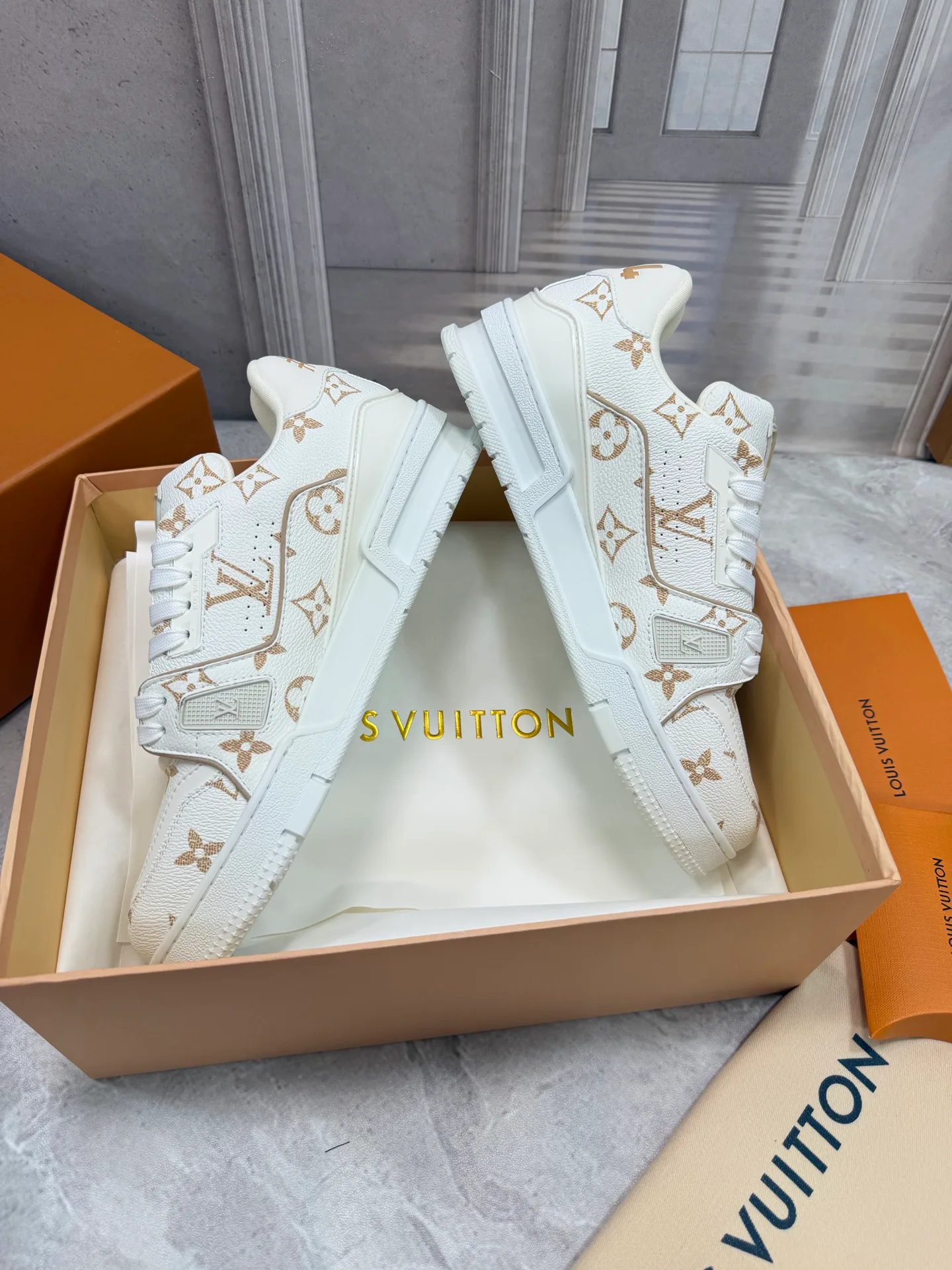Women's Sneakers LOUIS VUITTON 17963692