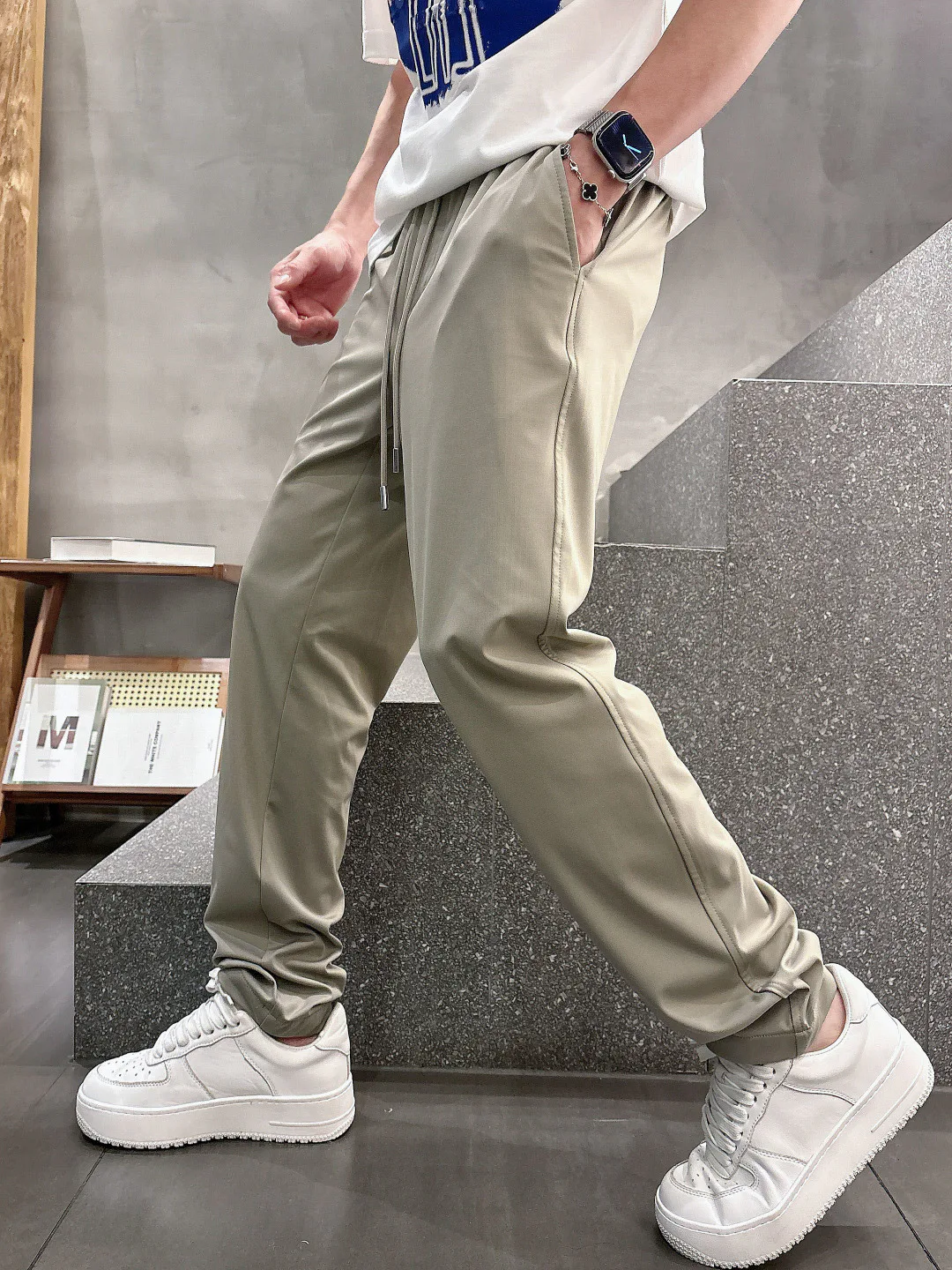 Men's Trousers MONCLER 18097668
