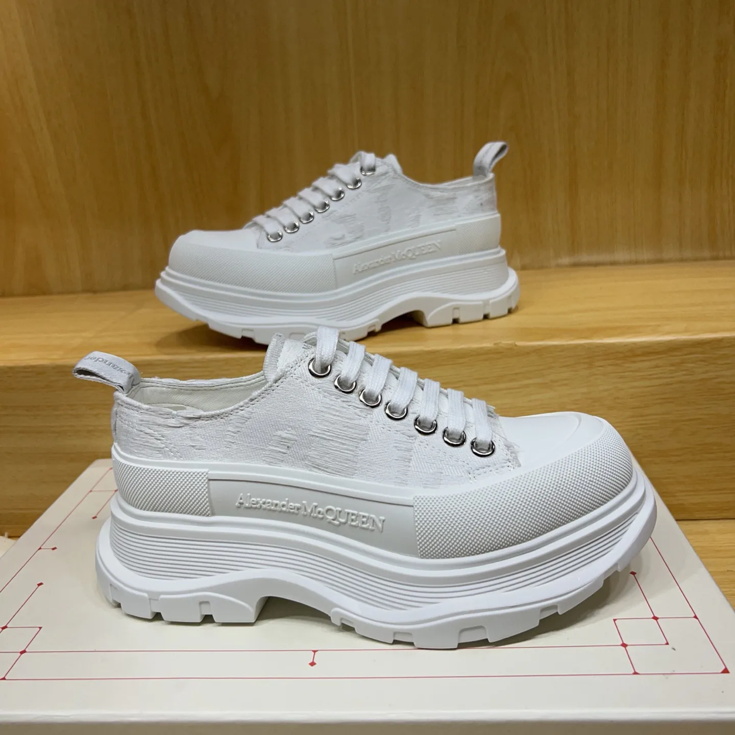 Women's Sneakers ALEXANDER MCQUEEN 17545164