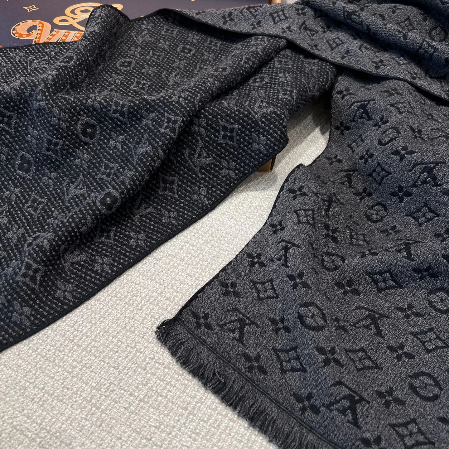 Scarves LOUIS VUITTON 18210463