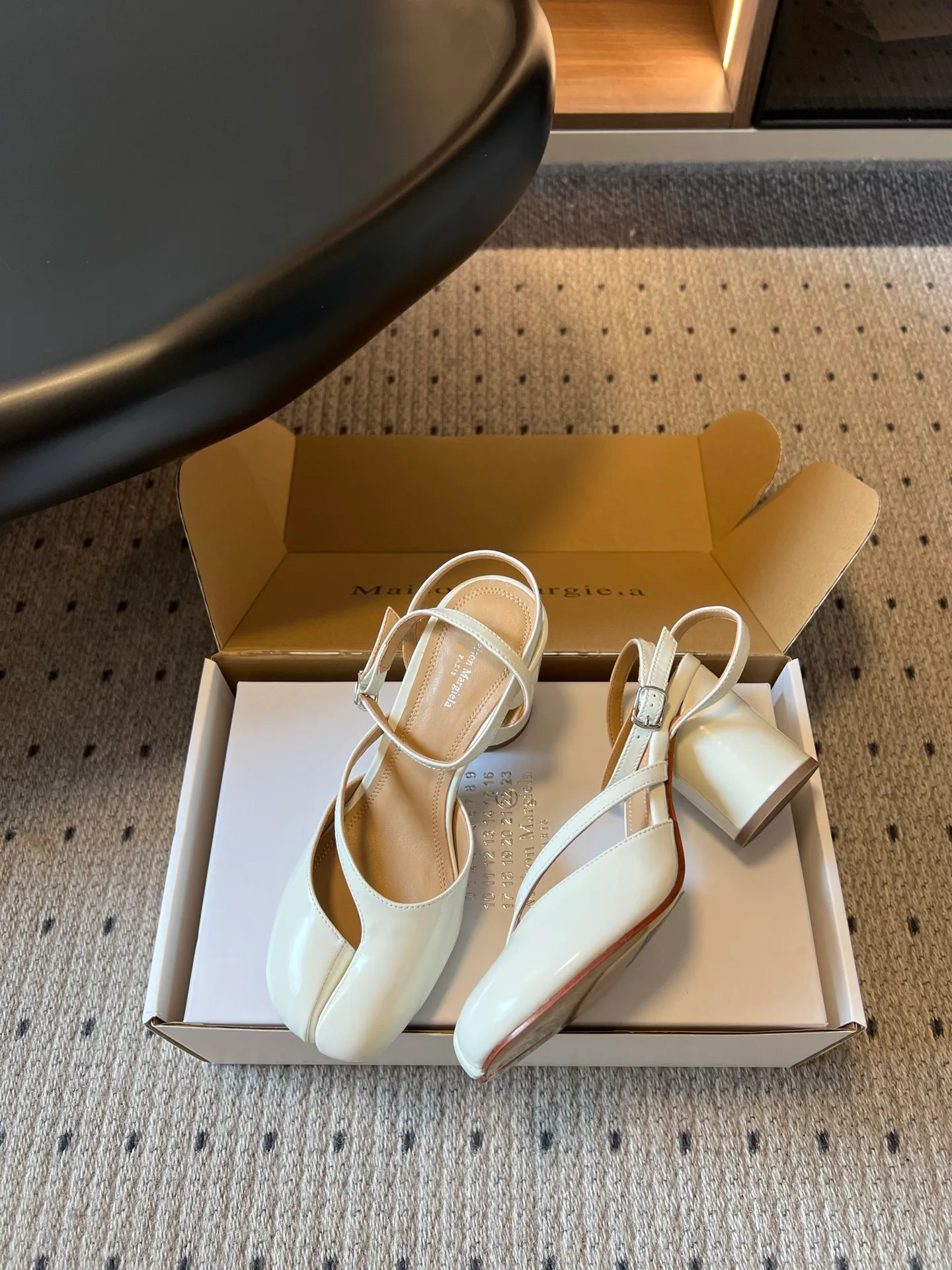 Women's Open-Toe Sandals MAISON MARGIELA 17696303