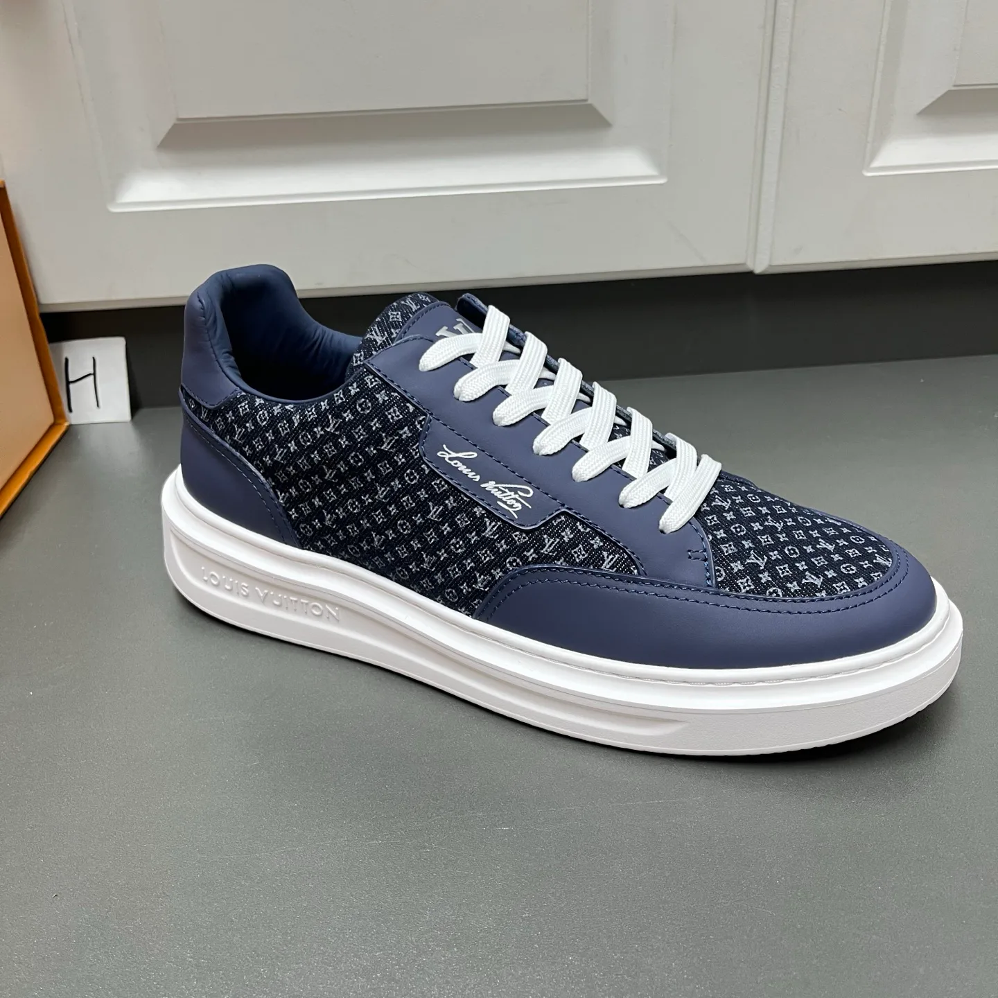 Men's Sneakers LOUIS VUITTON 18500168
