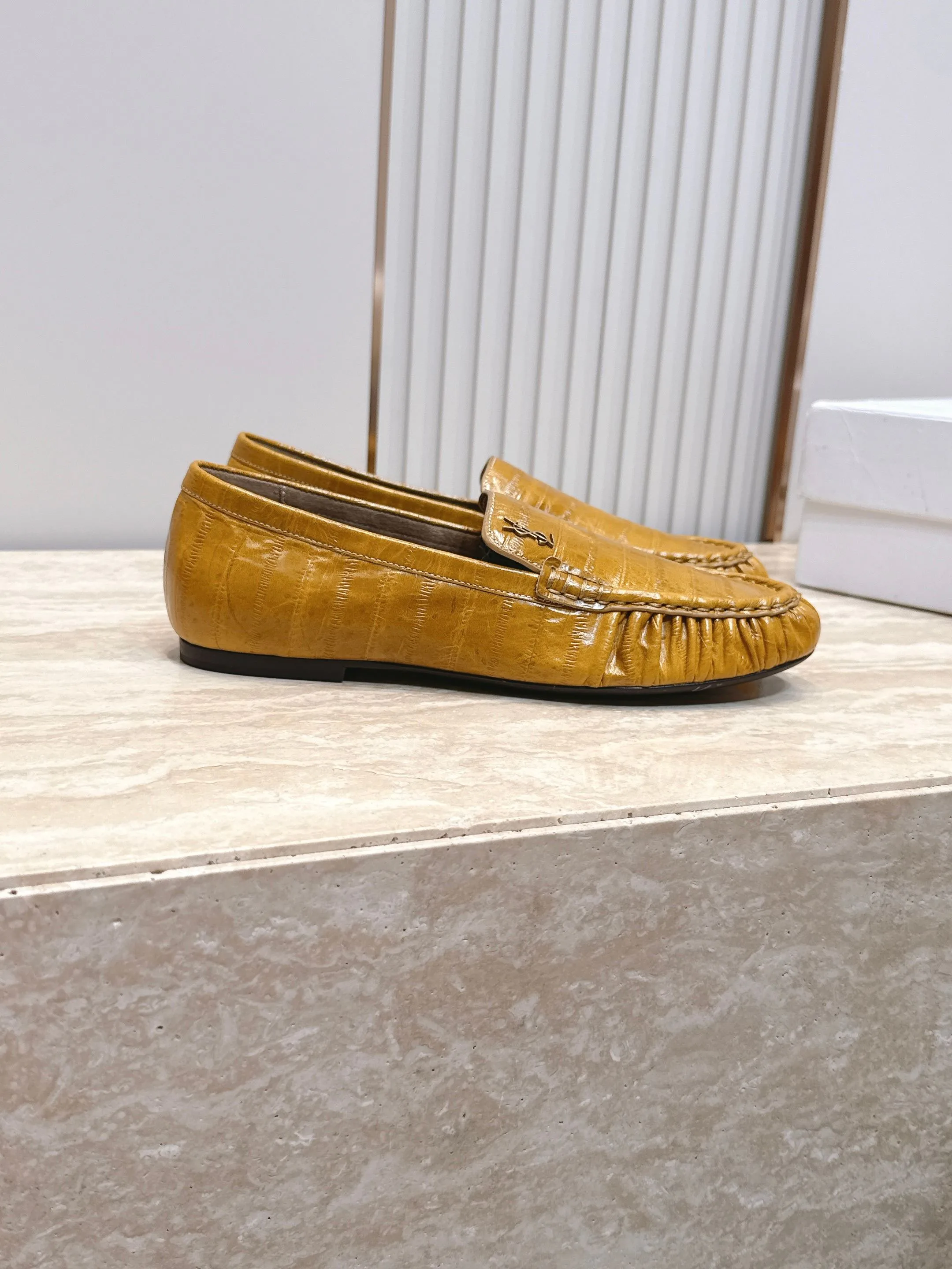 Women's Loafers And Moccasins SAINT LAURENT 17701328