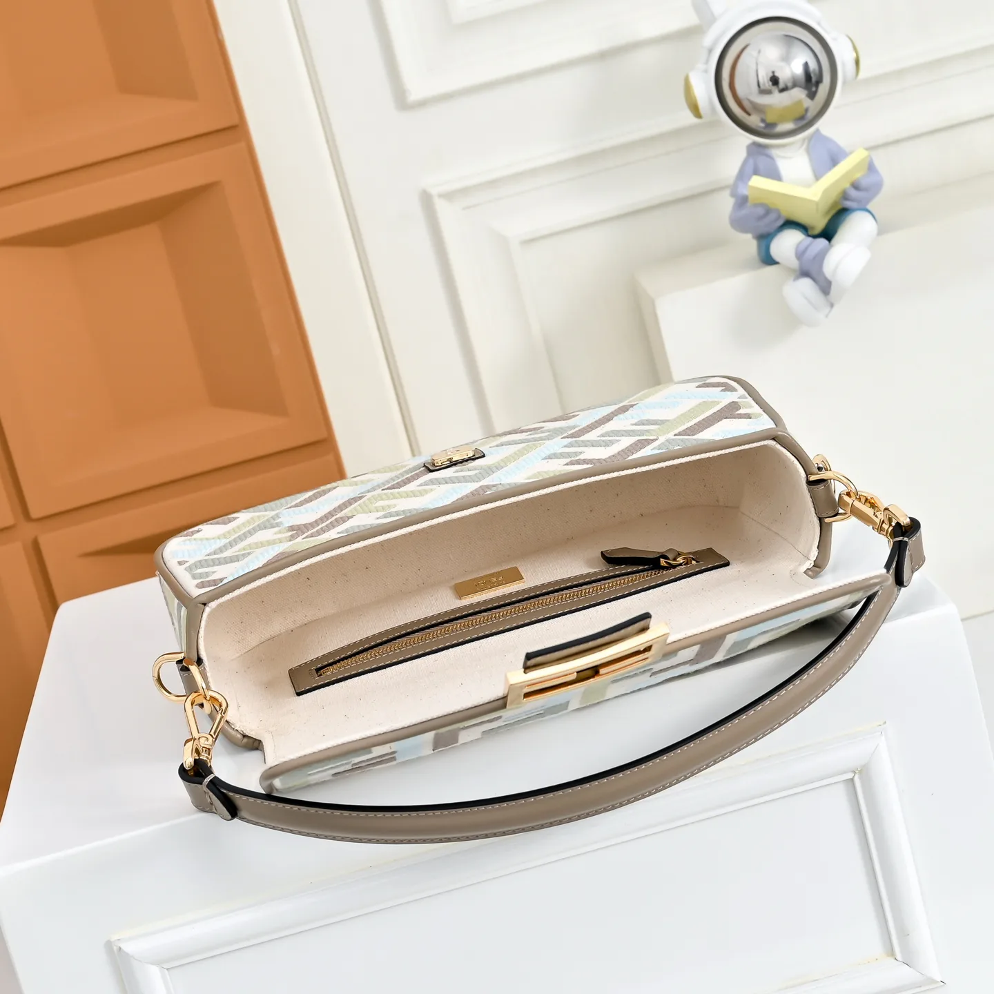 Women's Classic Handbags FENDI 18004261