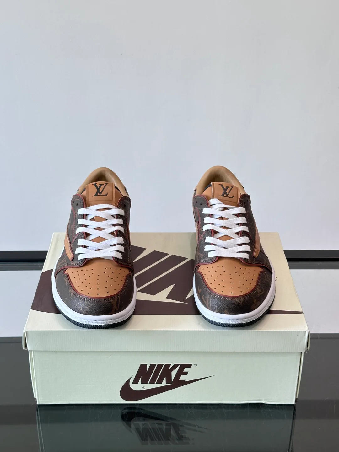 Men's Sneakers LOUIS VUITTON 18274511