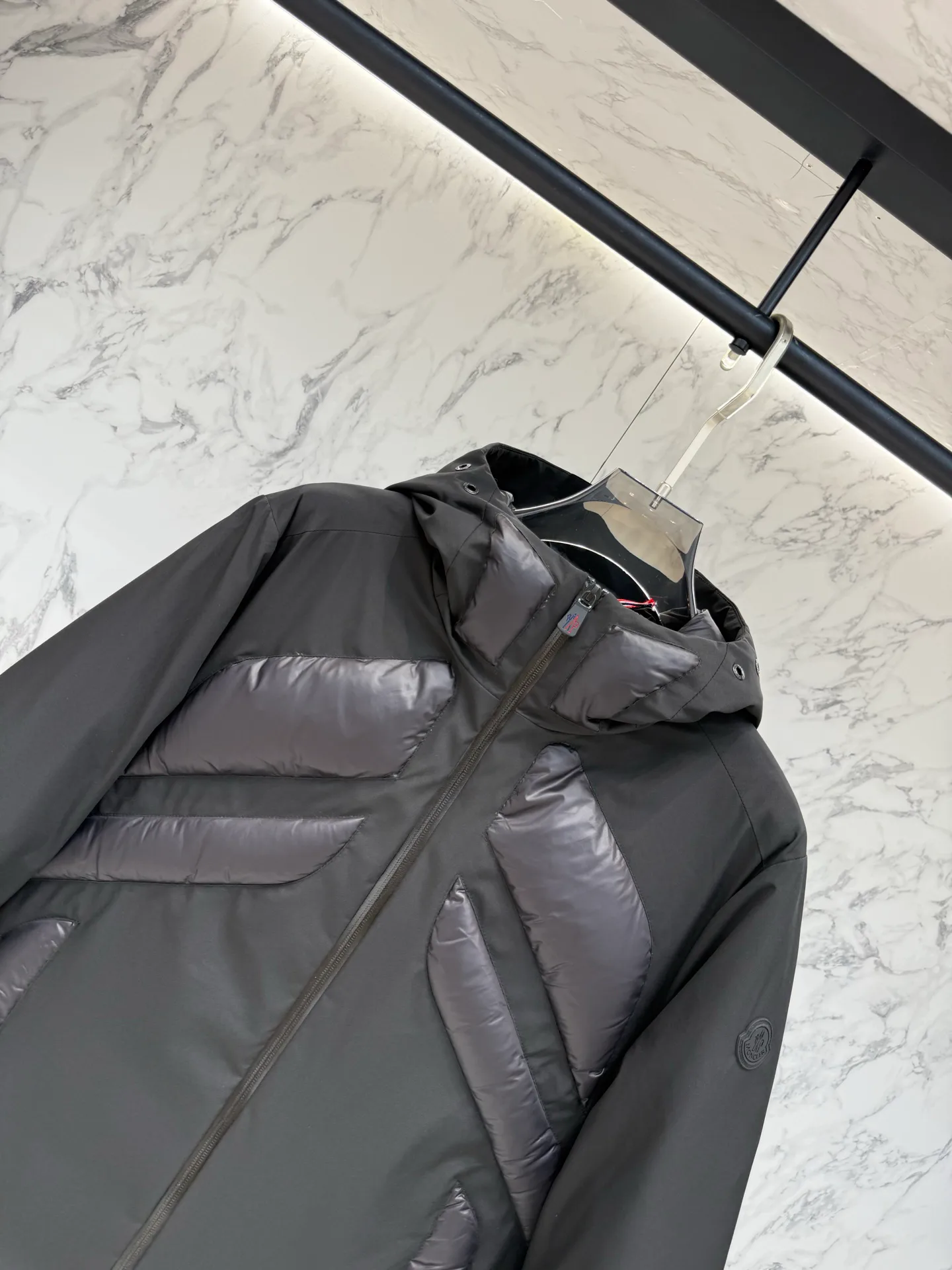 Men's Jackets And Down Jackets MONCLER 18047857