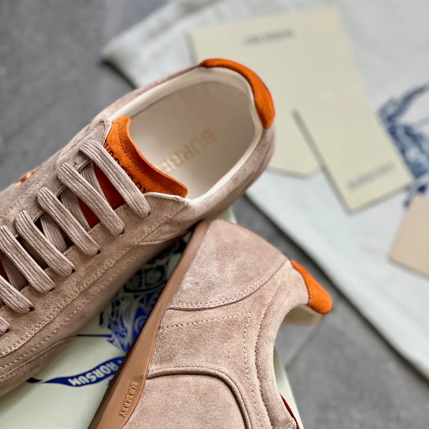 Кроссовки Женские Burberry 18589202