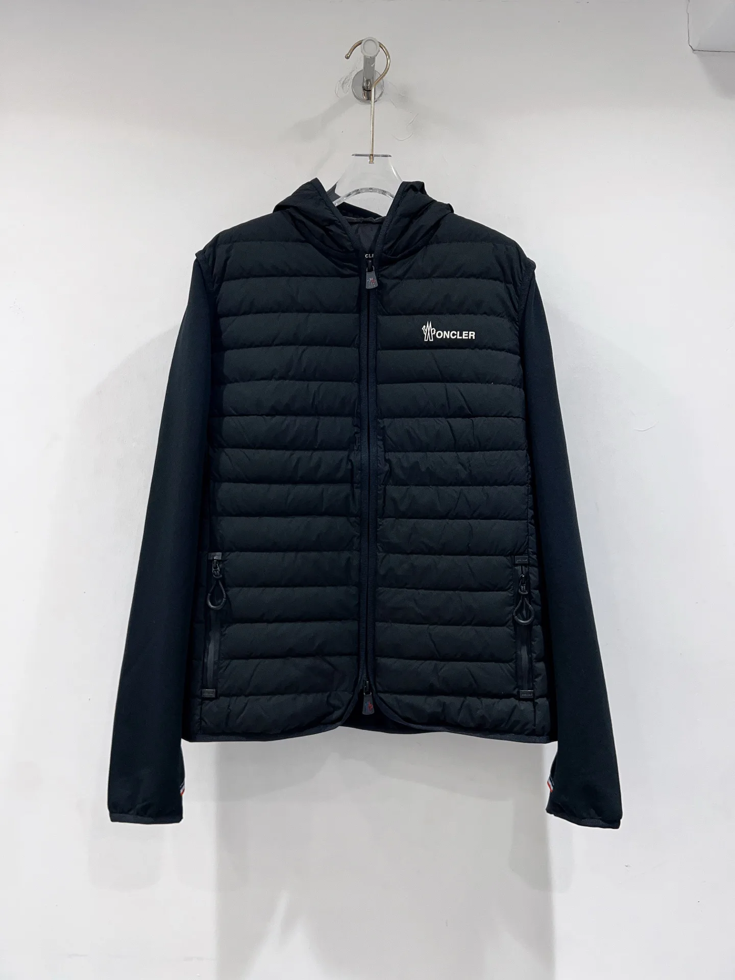 Women's Jackets And Down Jackets MONCLER 18368415