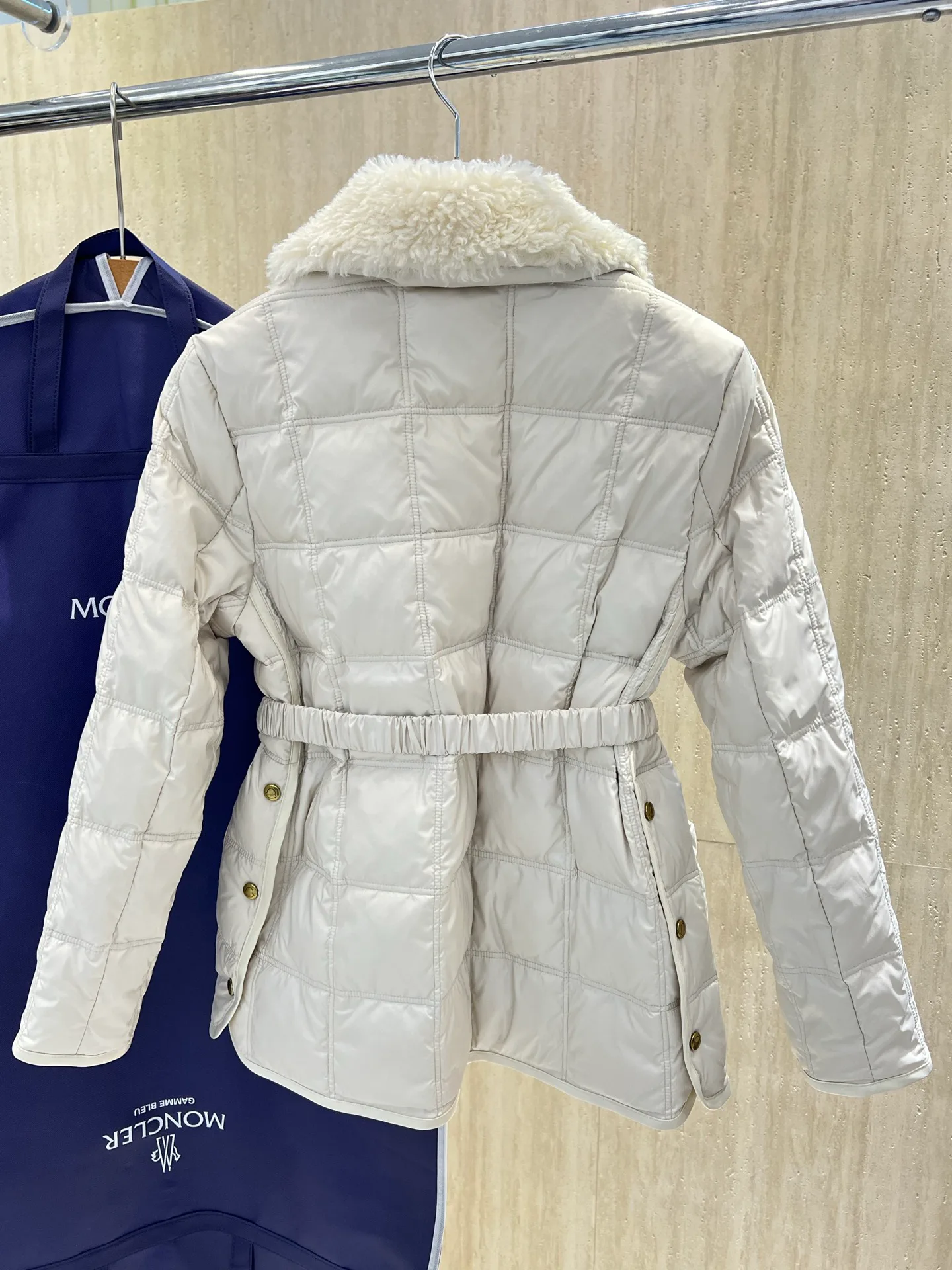 Men's Jackets And Down Jackets MONCLER 18330391
