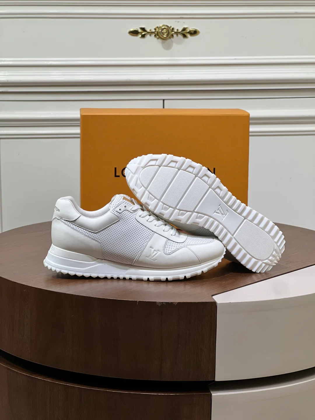 Men's Sneakers LOUIS VUITTON 18039348