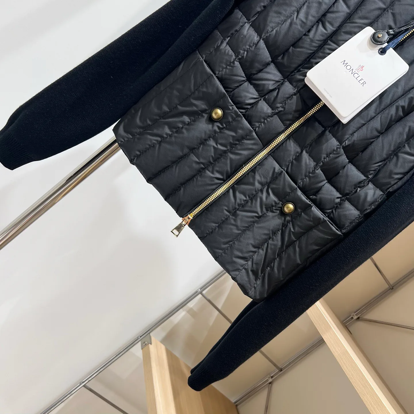 Women's Jackets And Down Jackets MONCLER 18174917