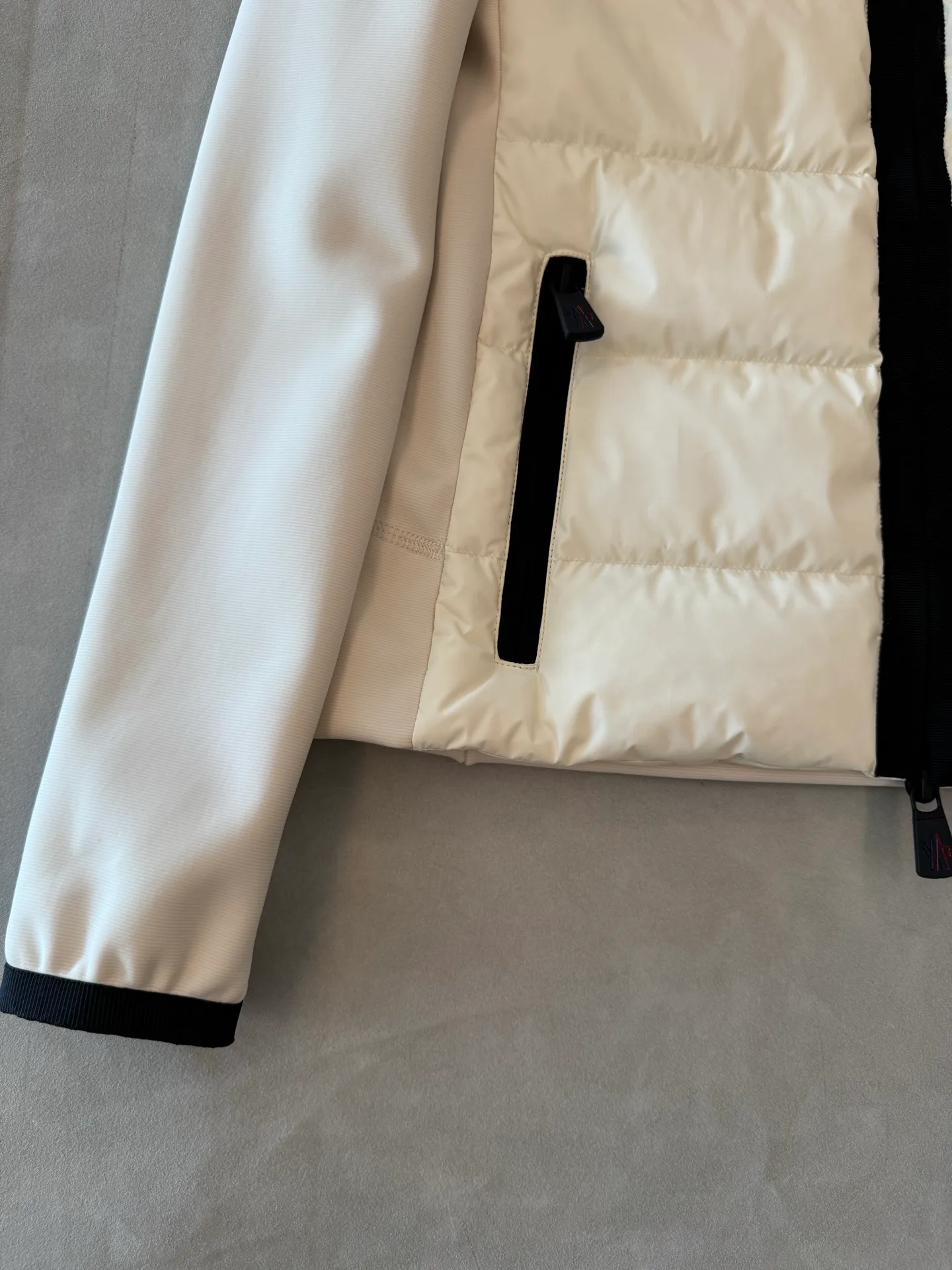 Women's Jackets And Down Jackets MONCLER 18491937