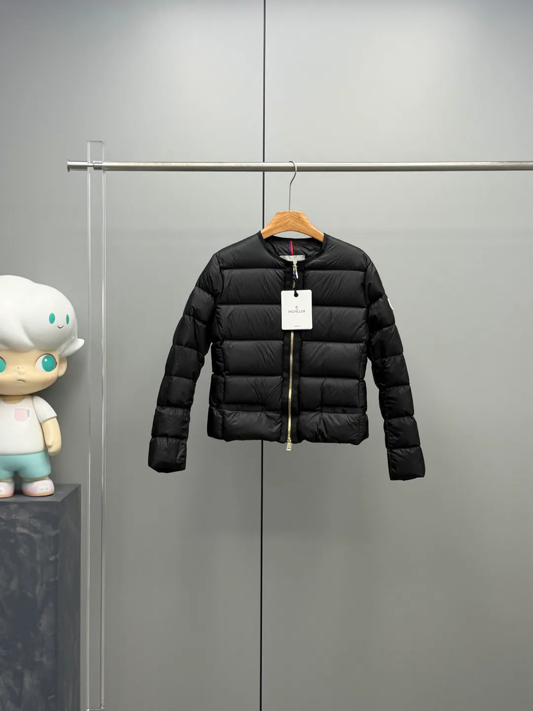 Women's Jackets And Down Jackets MONCLER 17939200