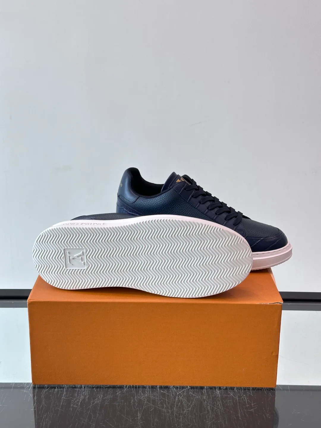 Women's Sneakers LOUIS VUITTON 18400577