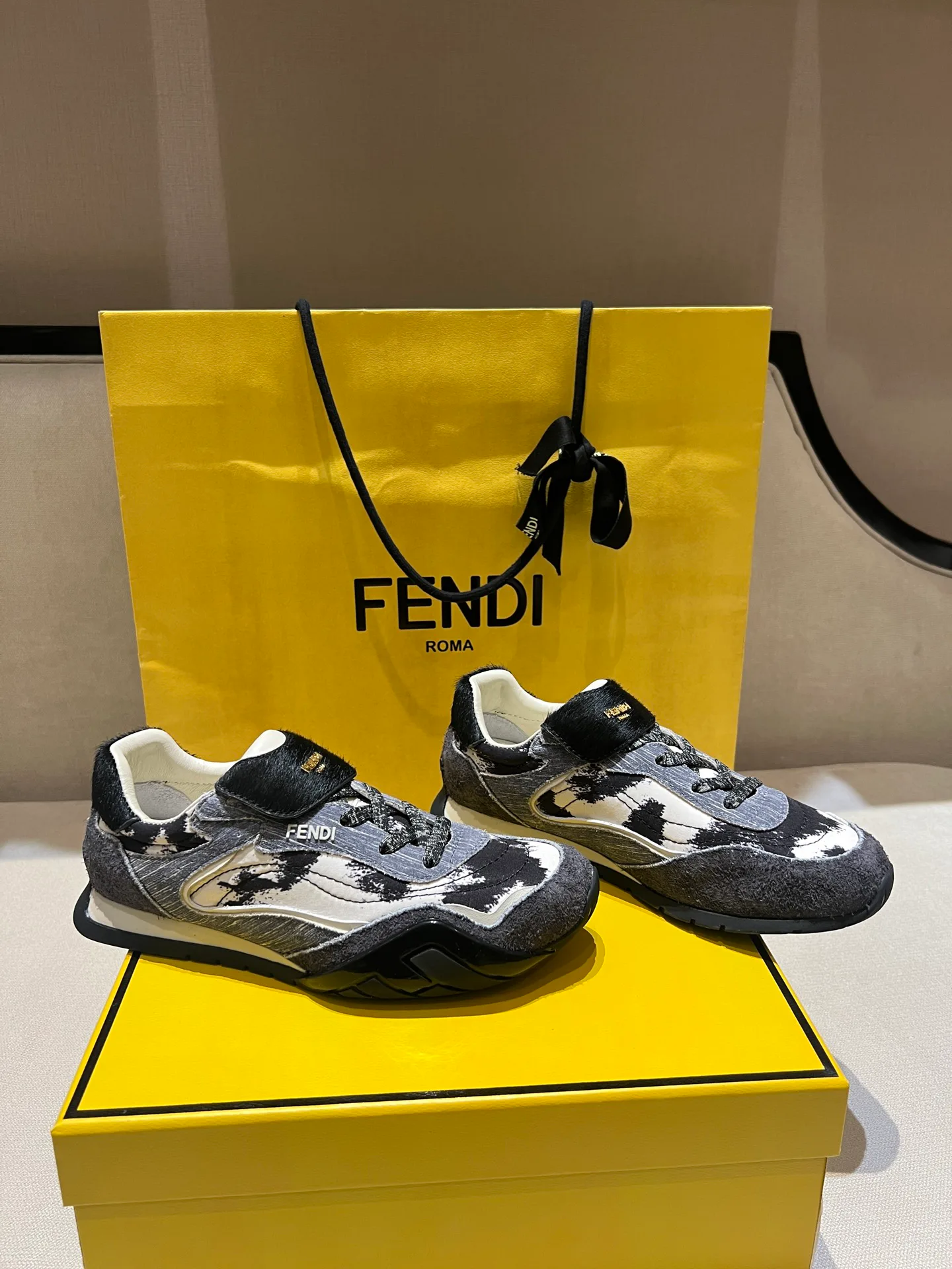 Women's Sneakers FENDI 18020739