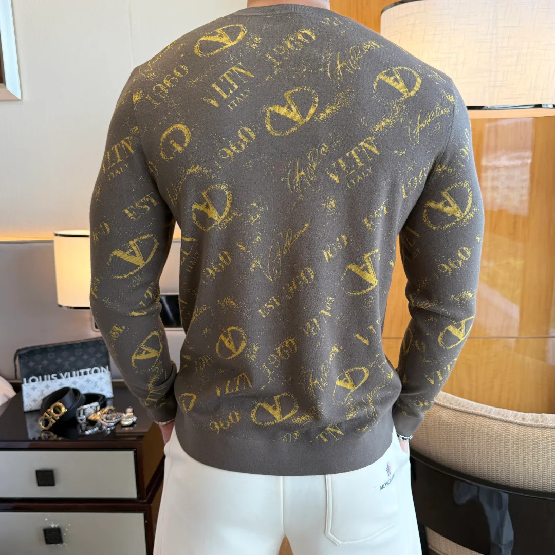 Men's Jumpers And Sweaters VALENTINO 17900372