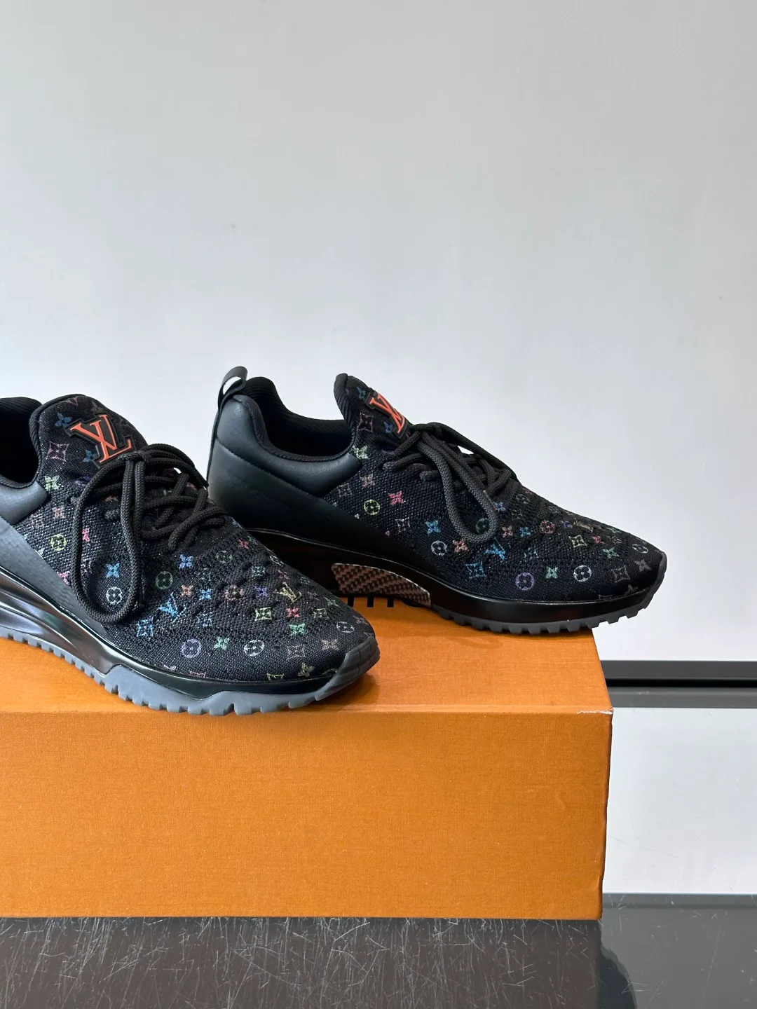 Men's Sneakers LOUIS VUITTON 17588577