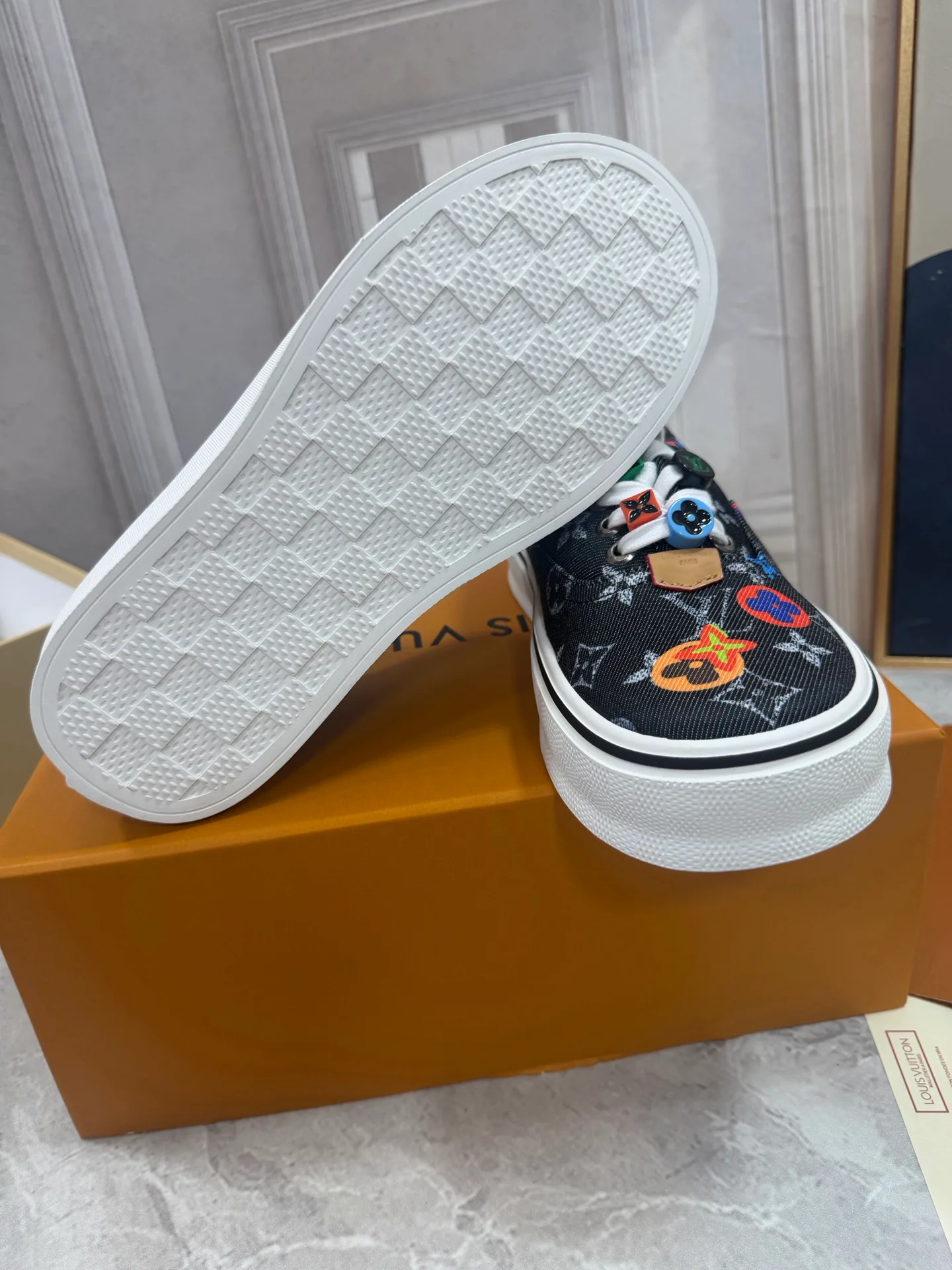 Men's Sneakers LOUIS VUITTON 18190068