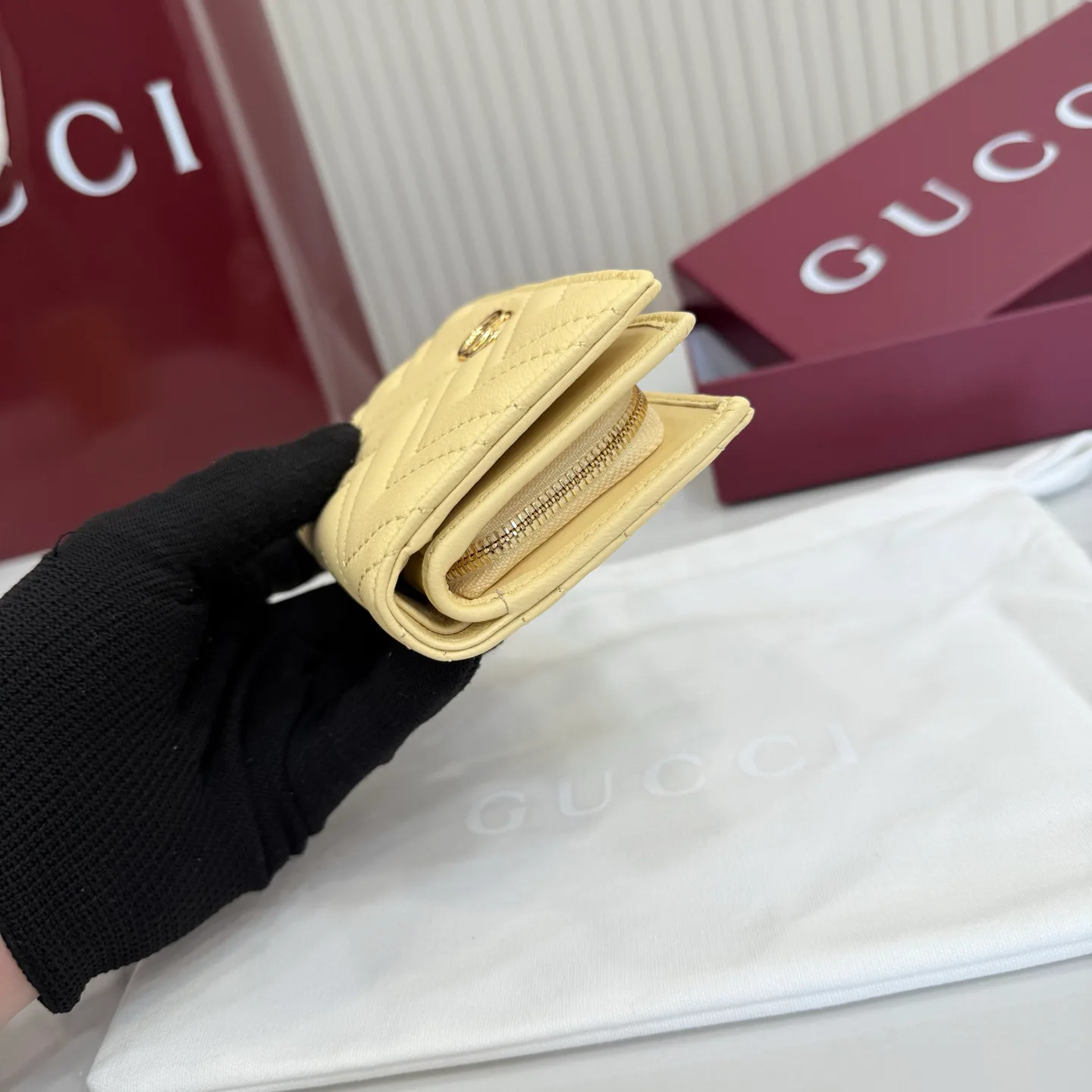 Women's Clutches GUCCI 17948236