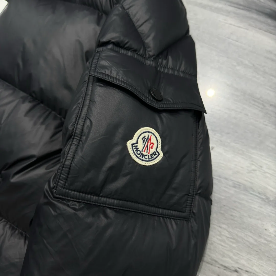 Men's Jackets And Down Jackets MONCLER 17927103
